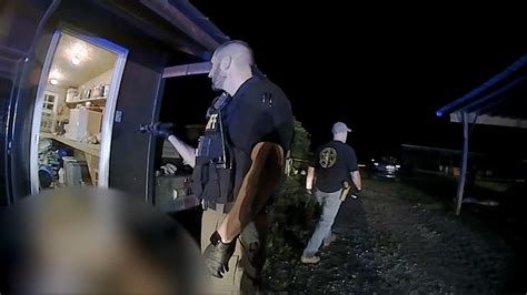 paul murdaugh crime scene photo|GRAPHIC: Deputies’ bodycam video released showing Murdaugh。